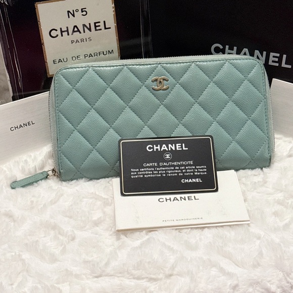 CHANEL Iridescent Caviar Large Zip Wallet. WEEKEND SALE ONLY - Picture 1 of 16